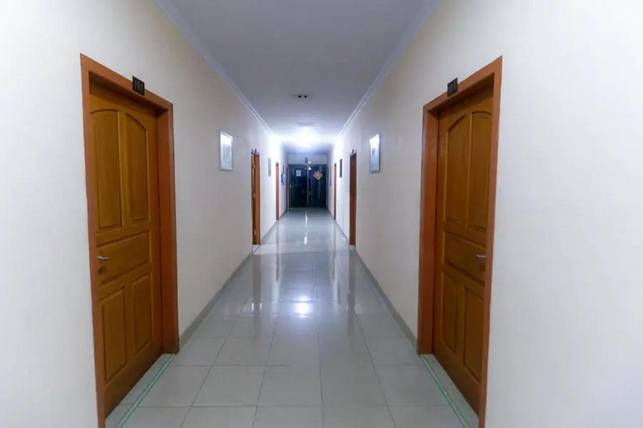 เรดดอร์ซ พลัส เนียร์ เวิลด์เทรดเซ็นเตอร์ บาตังฮารีมอลล์ Hotel Tanjungjohor ภายนอก รูปภาพ