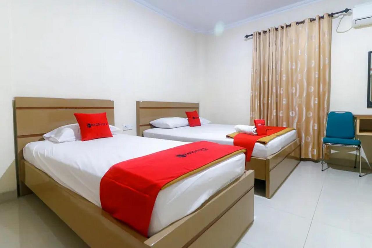 เรดดอร์ซ พลัส เนียร์ เวิลด์เทรดเซ็นเตอร์ บาตังฮารีมอลล์ Hotel Tanjungjohor ภายนอก รูปภาพ